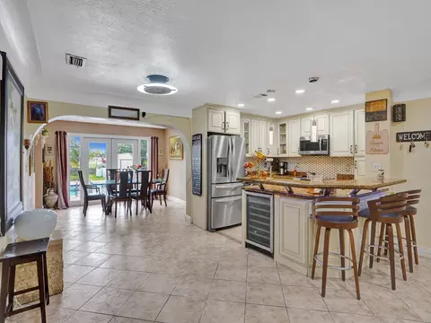 717 E River Dr, Margate, FL 33063