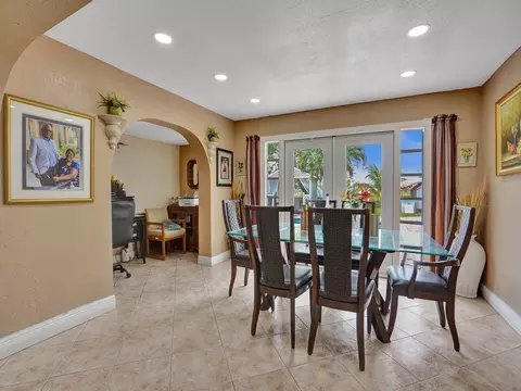 717 E River Dr, Margate, FL 33063 photo 9