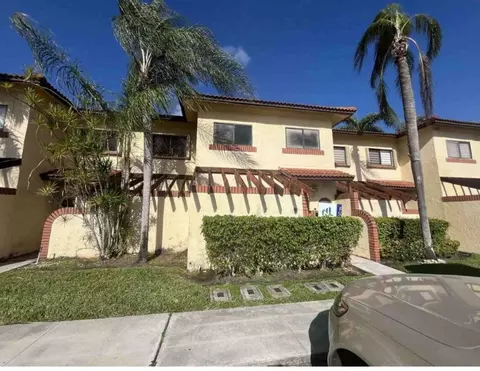 4749 N Pine Island Rd, Sunrise, FL 33351