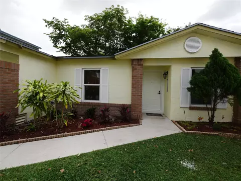 596 W Abingdon Way, Davie, FL 33325