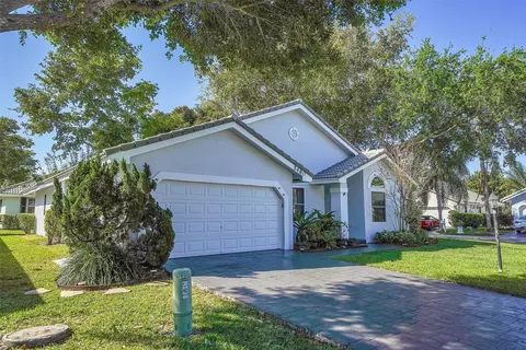 5480 Pine Ct, Coral Springs, FL 33067 photo 3