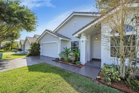 5480 Pine Ct, Coral Springs, FL 33067 photo 6