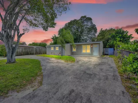 2151 NE 2nd Ave, Pompano Beach, FL 33060
