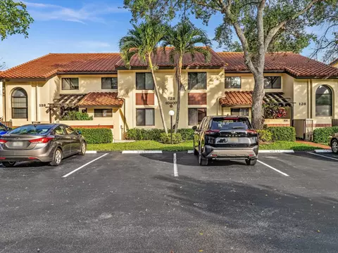10407 S Circle Lake Dr #102, Boynton Beach, FL 33437