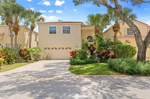563 NW 87th Ln, Coral Springs, FL 33071