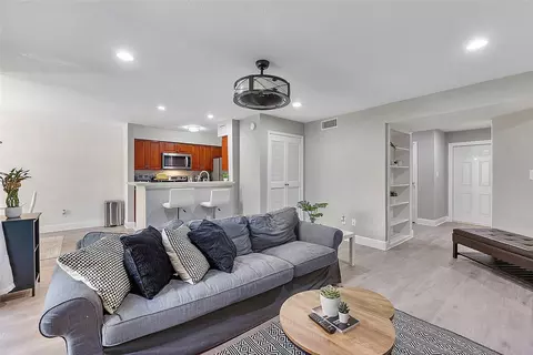 711 Riverside Dr #1411, Coral Springs, FL 33071