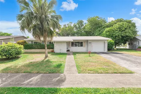 1760 NW 107th Ave, Pembroke Pines, FL 33026