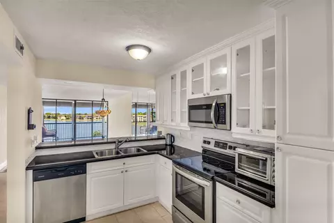 6243 S Coral Lake Dr #407, Margate, FL 33063