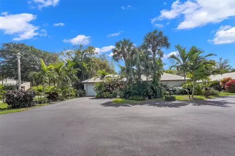 1017 E Cypress Dr #V-29, Pompano Beach, FL 33069
