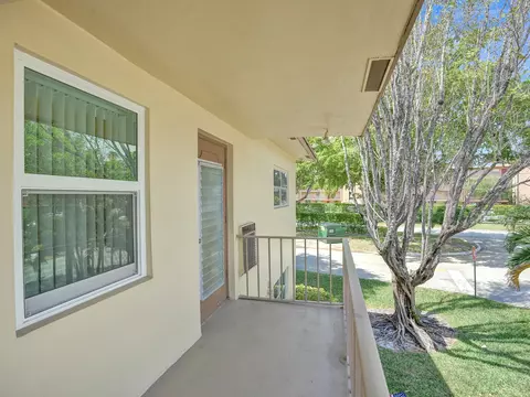 7410 NW 1st St #208, Margate, FL 33063