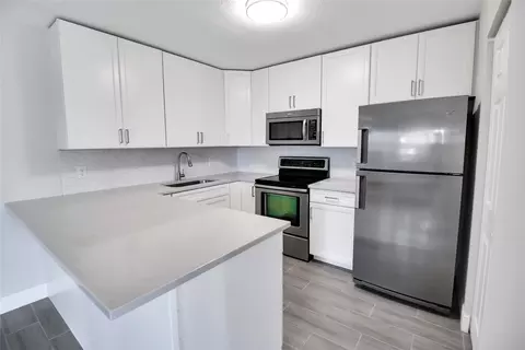 410 Pine Glen Ln #D1, Greenacres, FL 33463