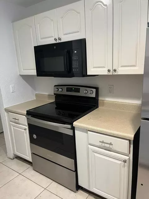 2952 NW 55th Ave #2A, Lauderhill, FL 33313