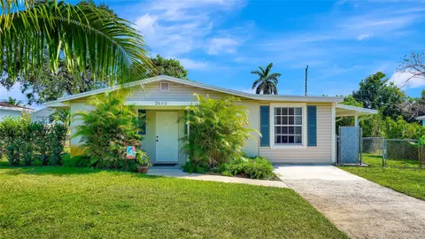 2600 Floral Rd, Lantana, FL 33462