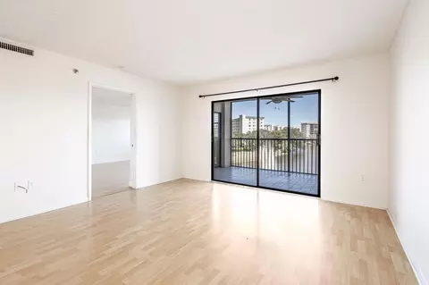 2334 S Cypress Bend Dr #405, Pompano Beach, FL 33069
