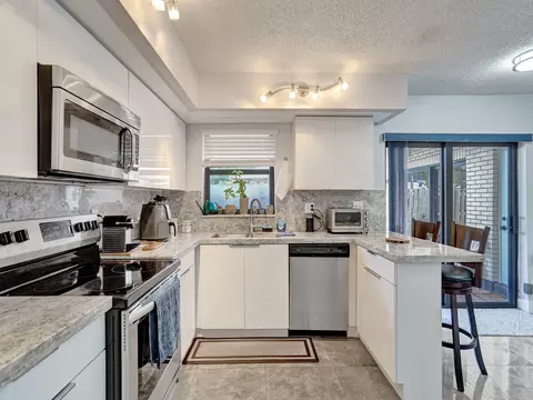 8204 SW 23rd St #20D, Pompano Beach, FL 33068