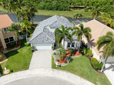 572 Cascade Falls Dr, Weston, FL 33327