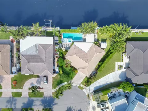 391 SE 7th Ave, Pompano Beach, FL 33060 photo 2