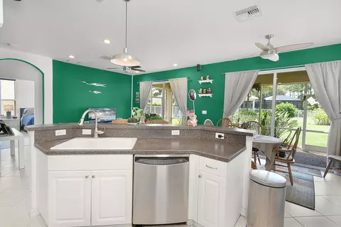2696 SE Castle Pine Pl, Stuart, FL 34997 photo 11