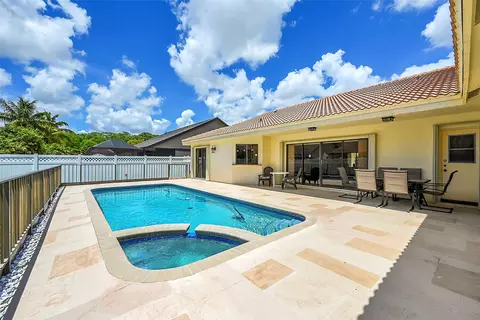 5948 NW 48th Ct, Coral Springs, FL 33067