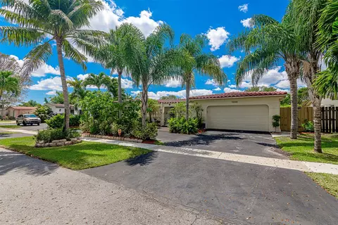 10500 NW 4th St, Plantation, FL 33324