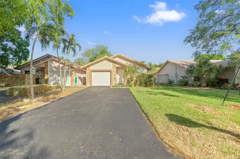 1740 NW 93rd Ter, Coral Springs, FL 33071