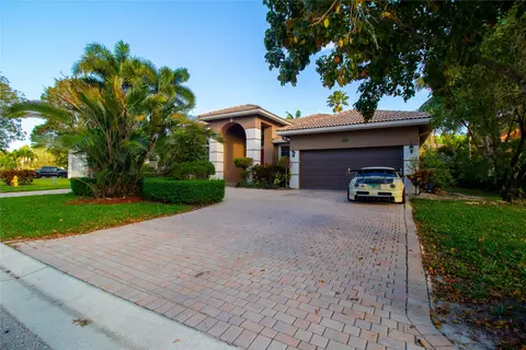 563 NW 120th Dr, Coral Springs, FL 33071
