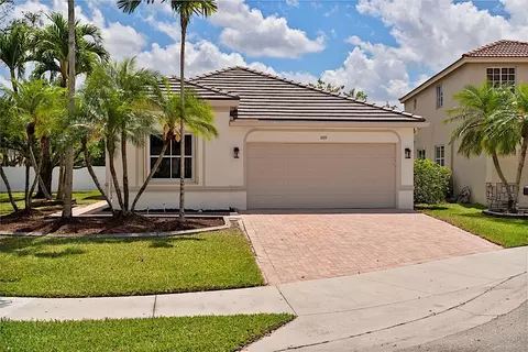 889 Tanglewood Cir, Weston, FL 33327