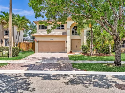 20567 SW 1st St, Pembroke Pines, FL 33029