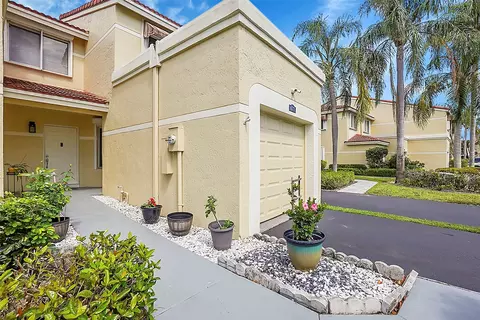 677 Deer Creek Corona Way #677, Deerfield Beach, FL 33442