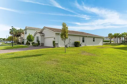 4216 Marina Way, Lighthouse Point, FL 33064