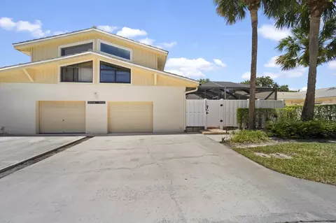 12552 Woodmill Dr, Palm Beach Gardens, FL 33418