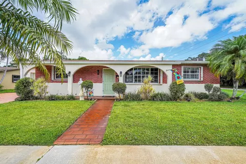 2705 Roosevelt St, Hollywood, FL 33020