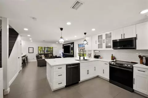 498 Westree Ln, Plantation, FL 33324