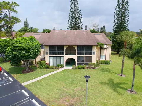 326 Pine Ridge Cir #D2, Greenacres, FL 33463