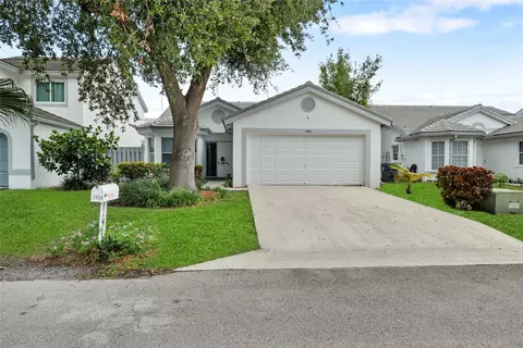 2964 Torrey Pine Ln, Atlantis, FL 33462