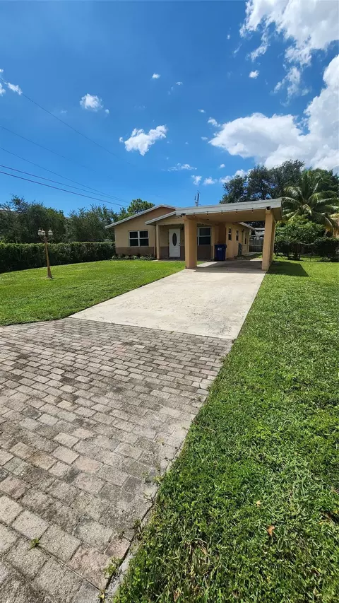 900 SW 12th St, Pompano Beach, FL 33060