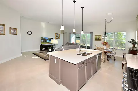 304 11th Sq S W, Vero Beach, FL 32962