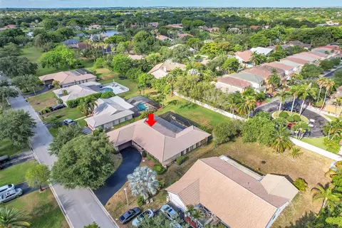 704 NW 101st Ter, Coral Springs, FL 33071