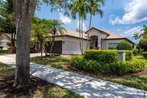 11237 NW 68th Pl, Parkland, FL 33076