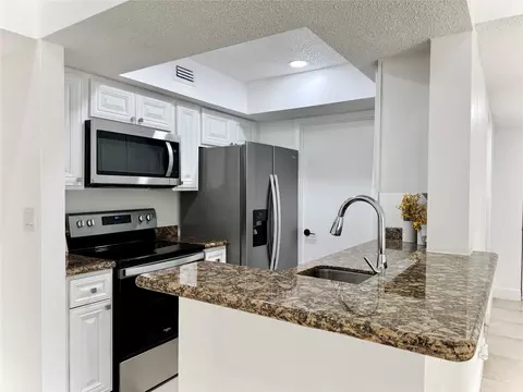 5672 Rock Island Rd #270, Tamarac, FL 33319