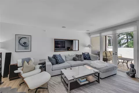 652 Kensington Pl #14A, Wilton Manors, FL 33305