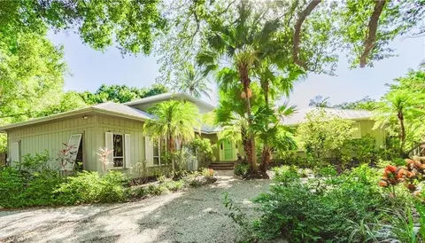 590 11th Ave, Vero Beach, FL 32962