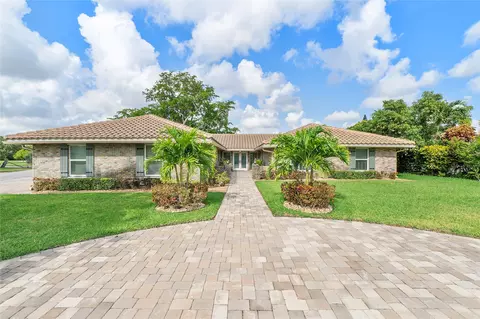 9900 NW 38th St, Coral Springs, FL 33065