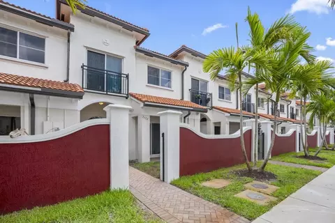 3532 NW 29th Pl, Lauderdale Lakes, FL 33311