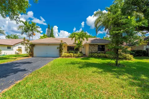 10677 NW 2nd Pl, Coral Springs, FL 33071