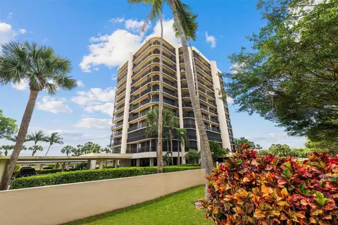 2427 Presidential Way #203, West Palm Beach, FL 33401