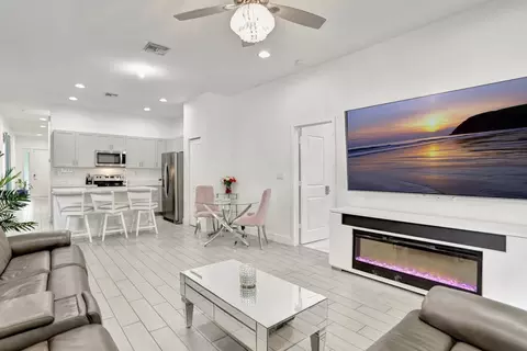 5017 NW 51st Ter, Tamarac, FL 33319