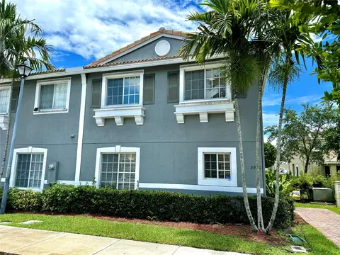 5920 Glasgow Way #5920, Tamarac, FL 33321
