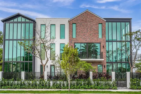 215 SE 10th Ter #215, Fort Lauderdale, FL 33301