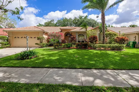 10809 Nashville Dr, Hollywood, FL 33026
